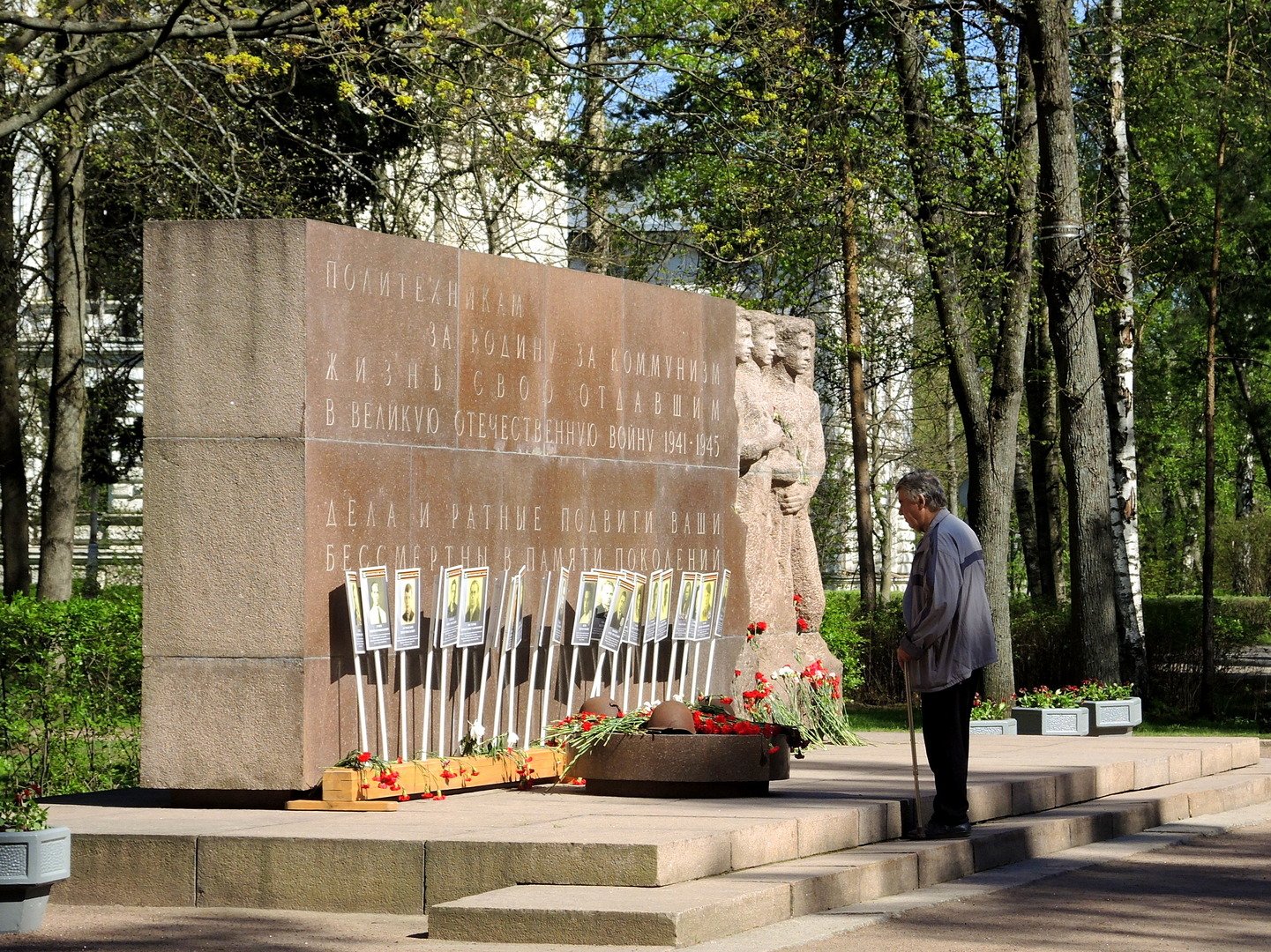 Фото мемориала. Озаричи мемориальный комплекс. Братское кладбище Лодейное поле. Озаричи Братская могила. Озаричи памятник.