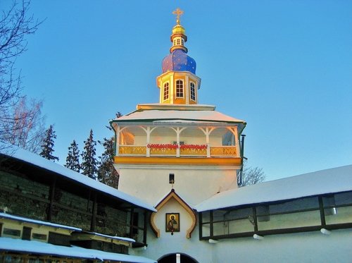 Петровская башня Псково-Печерского монастыря
