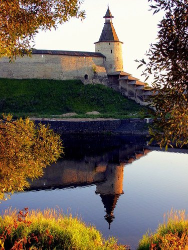 Башня Кутекрома на реке Пскове