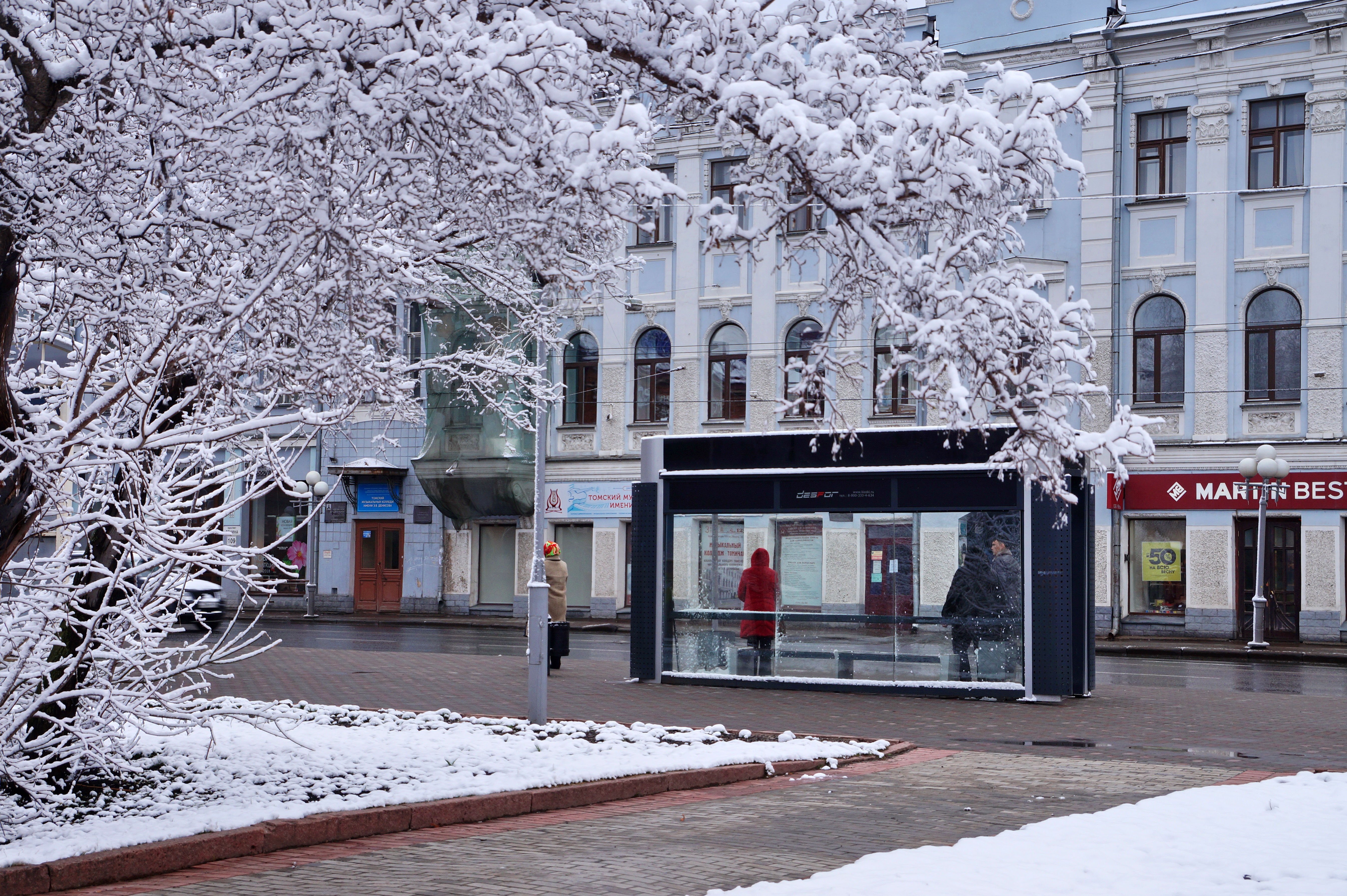 Прогноз на сегодня томск. Снегопад в Томске сегодня. Климат Томска зимой. Заснеженный Томск. Улица в снегу Томск.